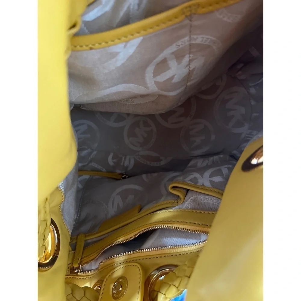 MICHAEL KORS SIGNATURE YELLOW HANDBAG